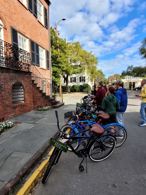 Savannah: Historical Bike Tour with Tour Guide - What the two-hour schedule can and cannot do
