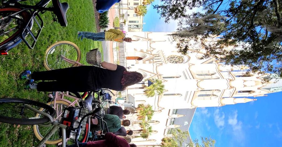 Savannah: Historical Bike Tour with Tour Guide - Starting at 502 East Broughton Street