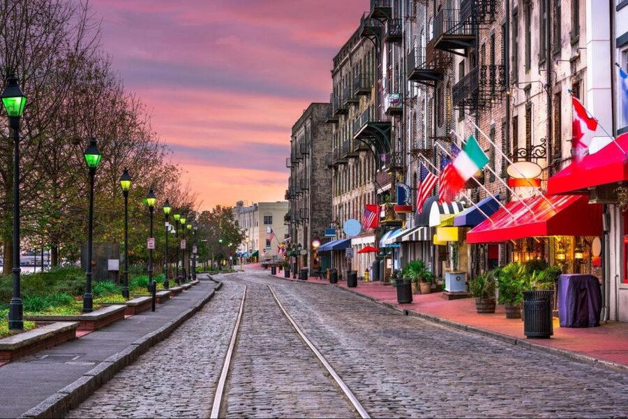 Savannah: Historical Panoramic City Tour - City Market and River Street from a comfortable seat