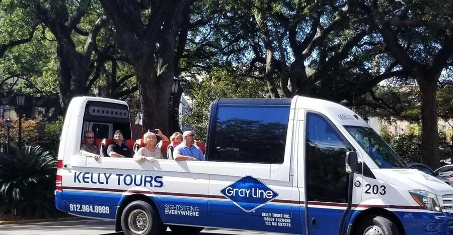 Savannah: Historical Panoramic City Tour - Churches, mansions, parks, and oak trees