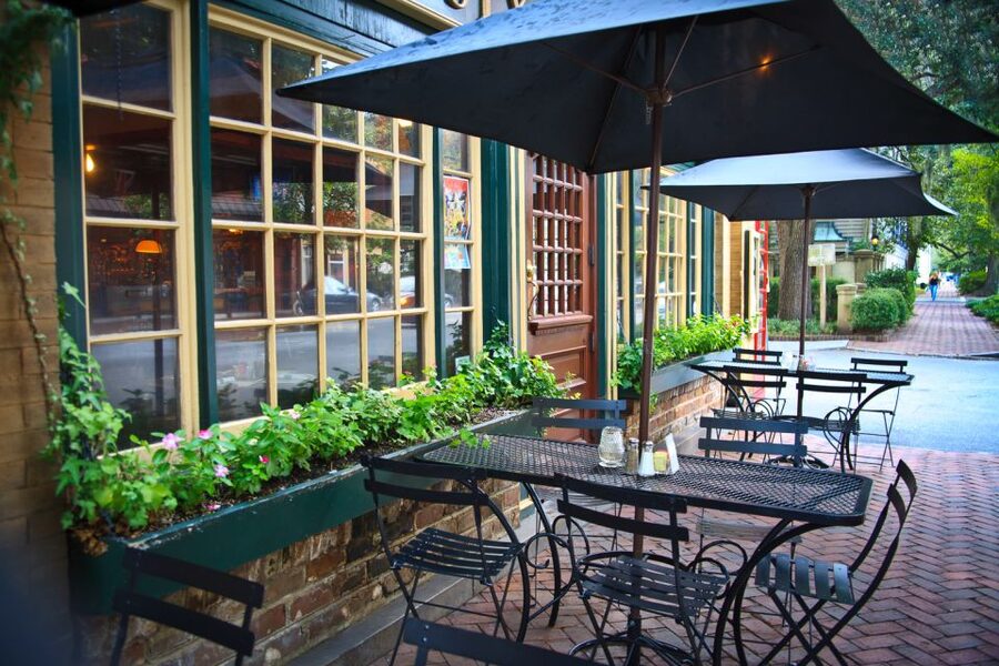 Savannah: History and Culture Walking Tour - Savannah’s squares, trees, and old houses