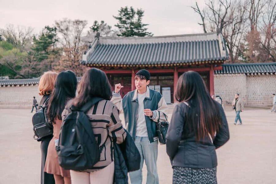 Seoul: Street Photoshoot and Hidden Gem History Walking Tour - Ikseon-dong’s Hanok lanes