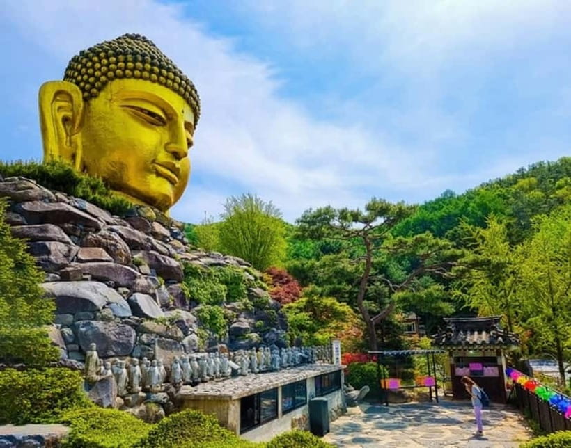 Seoul: Suwon Hwaseong & Waujeongsa & Starfield Heritage Tour - Starfield Suwon Library brings a sharp change of pace
