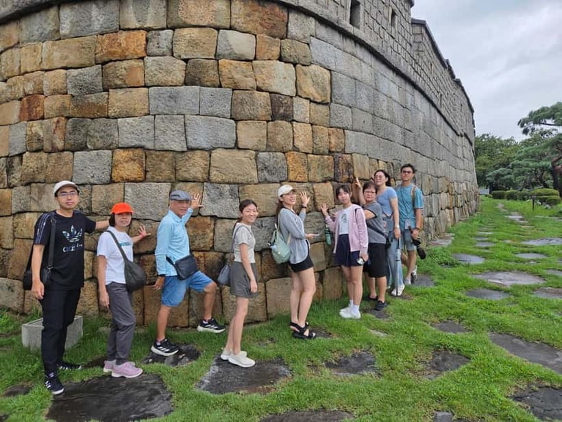 Seoul: Suwon Hwaseong & Waujeongsa & Starfield Heritage Tour - Who should book this outing?