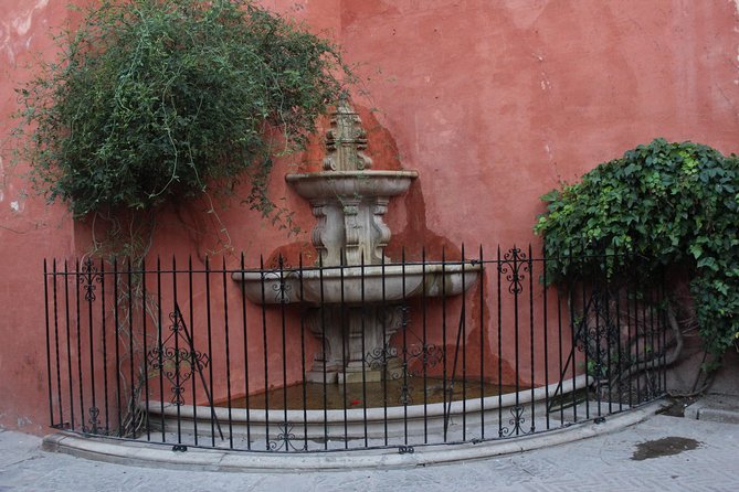 Seville Evening Historical Tour with Haunted History - Guide quality can shape the entire evening