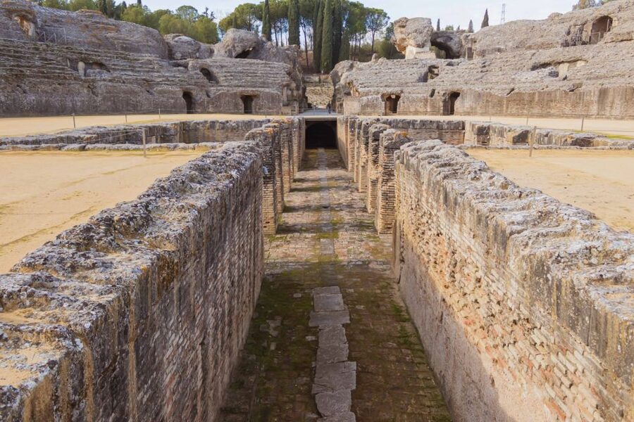 Seville: Game of Thrones and Roman Empire Italica Tour - Casa de los Pájaros and the Everyday City
