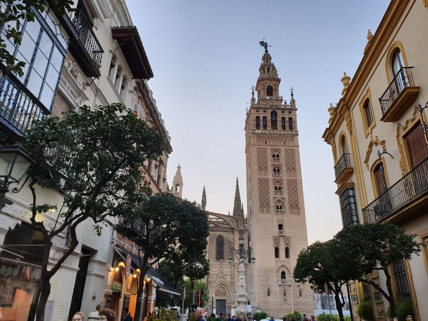 Seville: Tapas, Taverns, and History Walking Tour - The final restaurant: Andalusian cooking with a modern turn