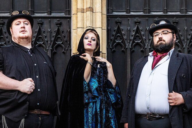Shadows of York: Ghost Walk and Horrible History. - Meeting the guide beside the Guy Fawkes Inn