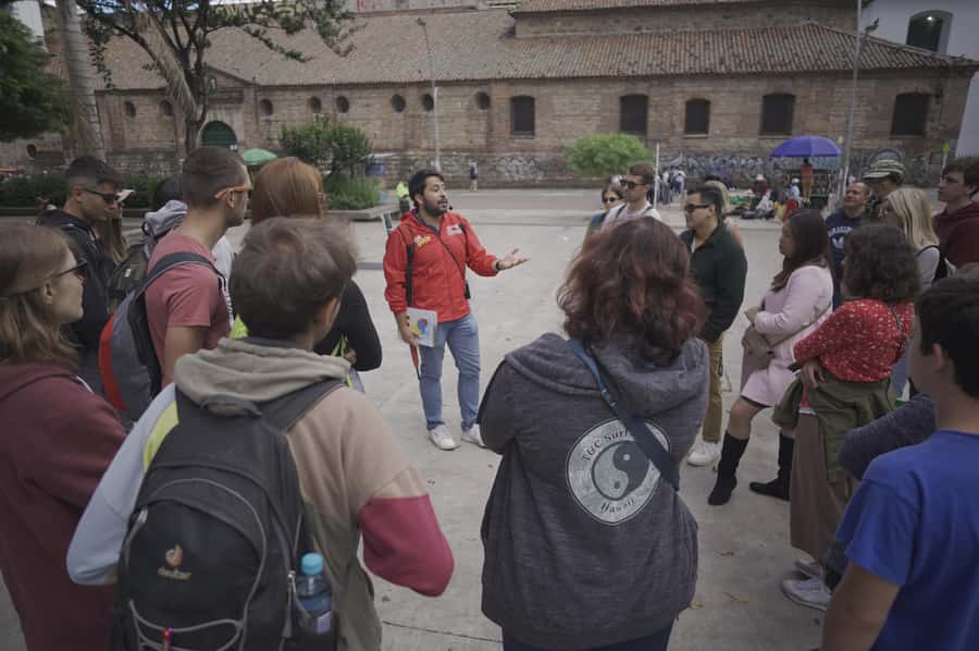 Shared Tour of Bogota's Historic Downtown (La Candelaria) - Graffiti in El Embudo alleyway