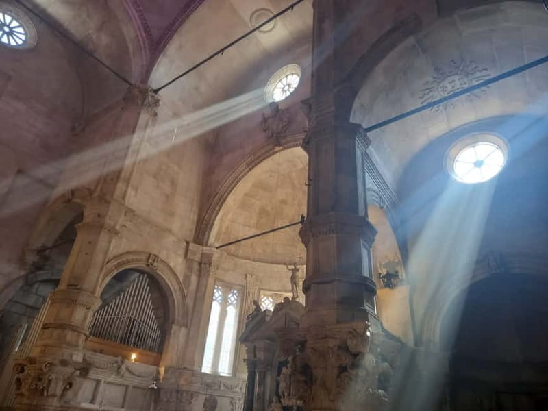 Šibenik: Medieval Night Walking Tour - Plague, bells, weddings, and public lighting