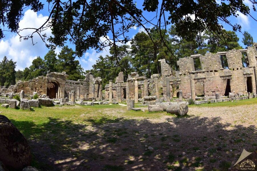 Side:Green Lake Mix Tour - A Day of Nature History & Culture - What this Side day trip is really like