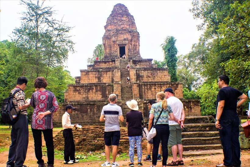 Siem Reap: Banteay Srei and Grand Circuit Heritage Tour - How the guides shape the experience