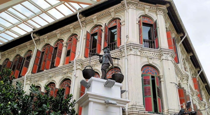 Singapore: Chinatown Historic Walking Tour with Lunch - Sri Mariamman Temple and the district’s shared faiths