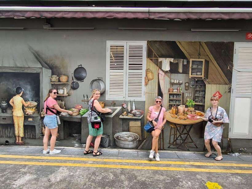 Singapore: Chinatown Historic Walking Tour with Lunch - Smith Street, Sago Lane, and old neighborhood life