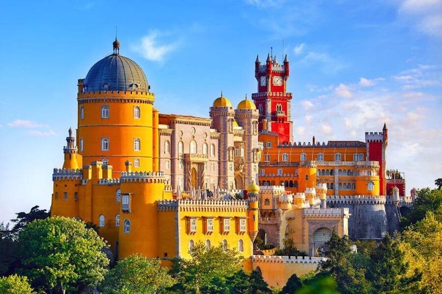 Sintra: Private Sightseeing Tuk Tuk Tour - Fonte da Sabuga and the first Sintra views