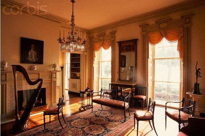 Small Group Historic Charleston walking Tour - The Battery, Civil War stories, and Rainbow Row