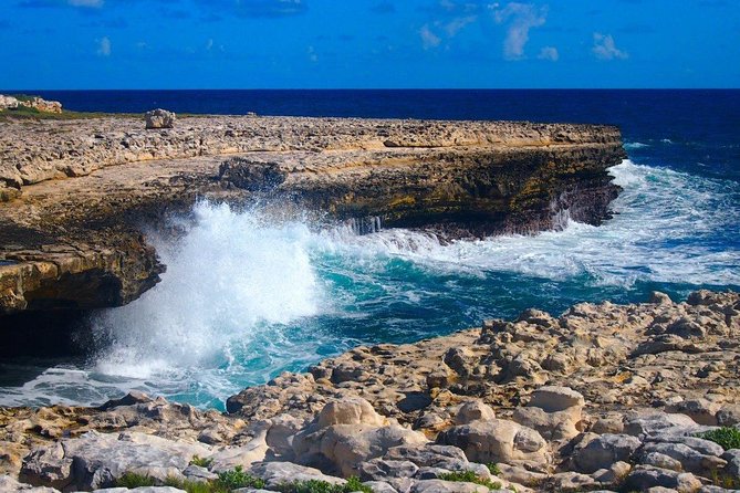 SoCoHo Jeep Safari - Historical Sites - Lunch - Beach - Antigua in one half-day, with room for local color