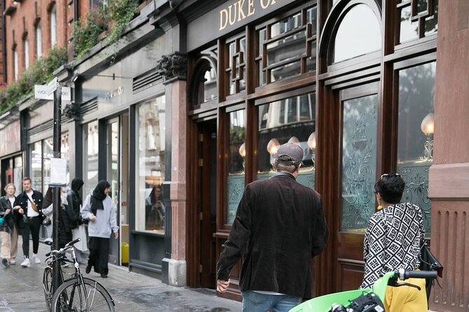 Soho Music & Historic Pubs Tour - The small-group format makes a real difference