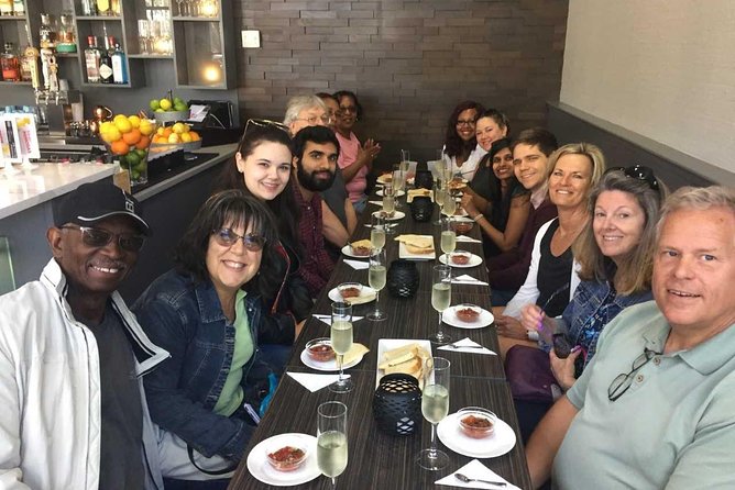 Southern Flavors Food, Pub Crawl, and History Walking Tour - Stories in the Historic District