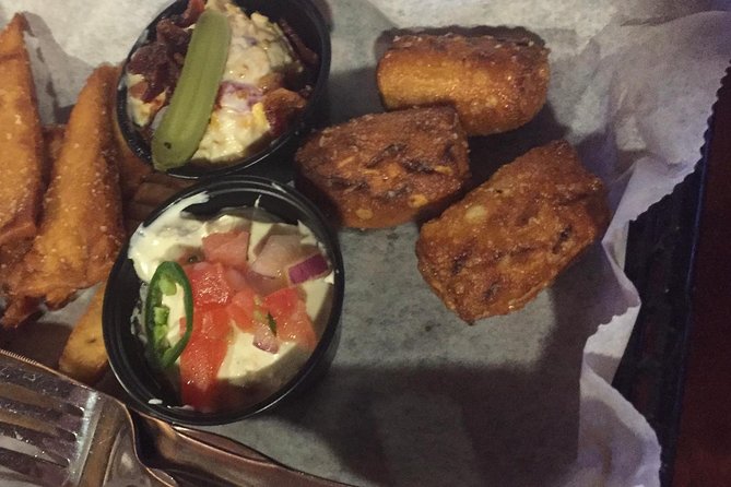 Southern Flavors Food, Pub Crawl, and History Walking Tour - River Street, Reynolds Square, and the route between