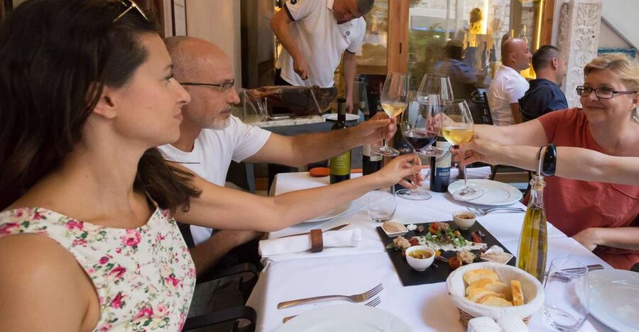 Split: Historical & Gastro Treasures Tour with Green Market - A proper meal in a traditional konoba