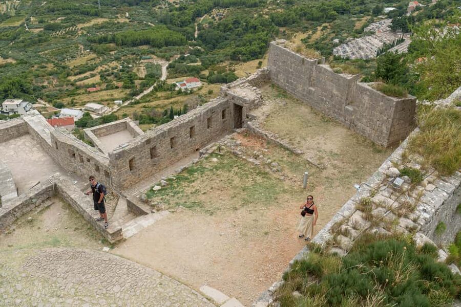 Split: Historical Tour of Salona, Klis Fortress and Trogir - Klis Fortress: the day’s strongest setting
