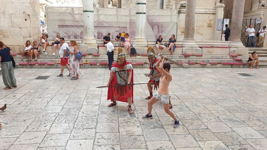 Split: History and Heritage Walking Tour - Group size, pace, and hearing the guide