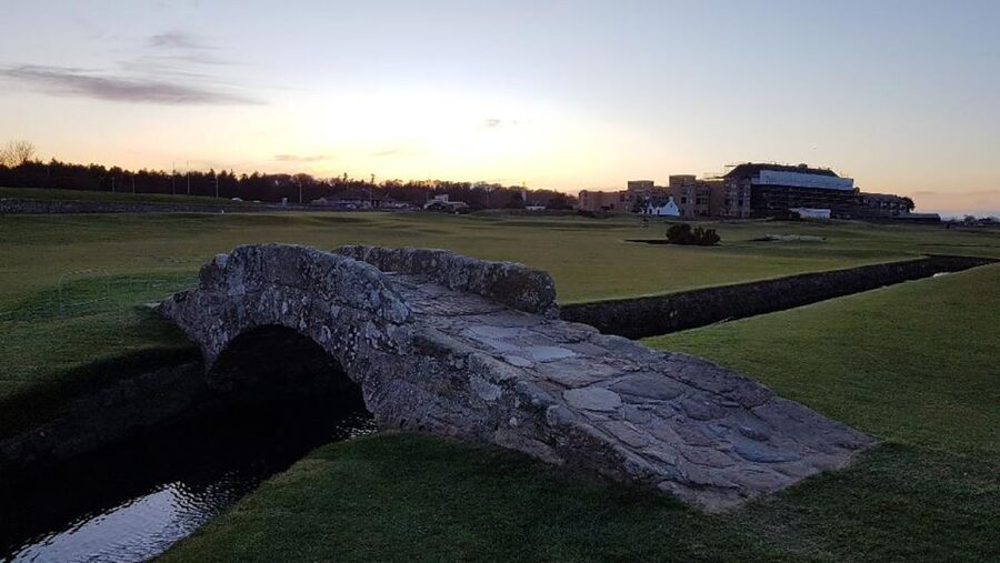 St Andrews: Golf Origins and Old Course History Tour - Finishing at the Jigger Inn beside the 17th fairway
