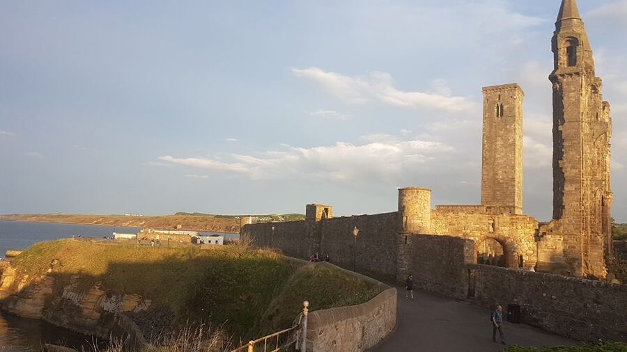 St Andrews: Town, Golf, and Old Course History Tour - The Old Course, from the 1st tee to the 18th green