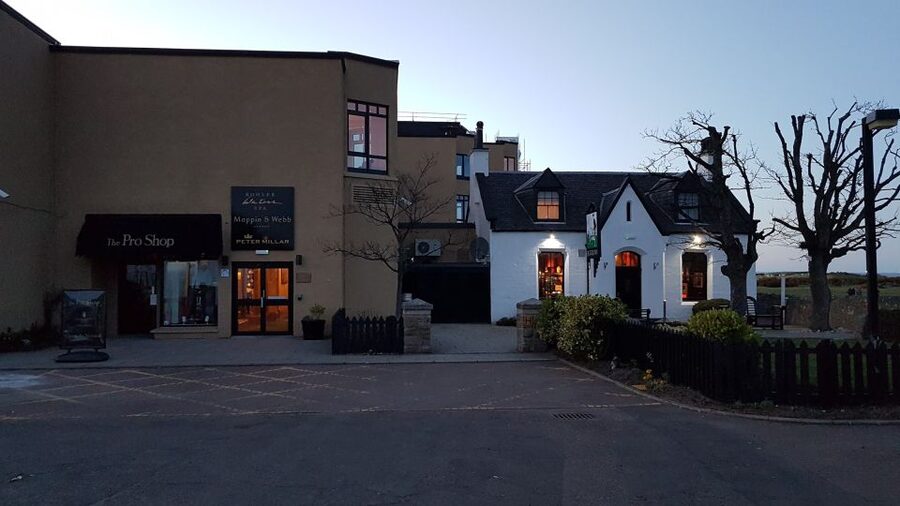 St Andrews: Town, Golf, and Old Course History Tour - Starting outside T-Squared Social on North Street