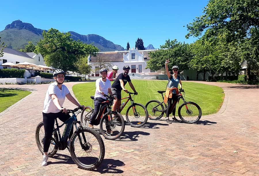 Stellenbosch: Historical Bike Tour & Wine Tasting - Cape Dutch architecture and chocolate at the second estate