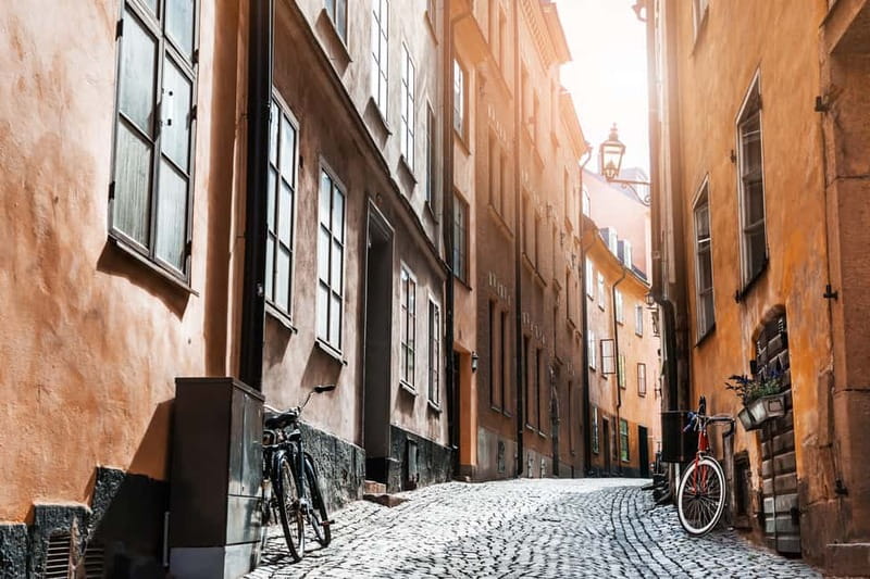 Stockholm: Old Town Historical Walking Tour, small group - Starting at Mynttorget and entering Gamla Stan