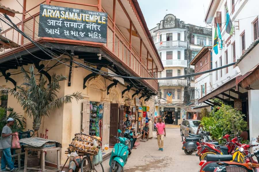 Stone Town's Hidden History: Private Guided Walking Tour - Carved doors, limestone walls, and narrow lanes