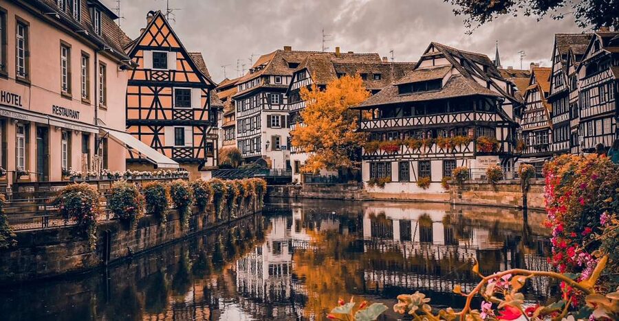 Strasbourg: Guided Historical Neighborhoods Walking Tour - Starting at Place de la République and entering Neustadt