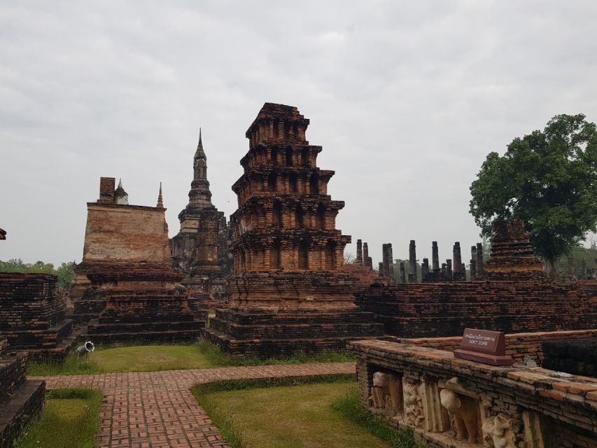 Sukhothai: Full-Day Historical Park Cycling Tour with Lunch - Reaching Sukhothai Historical Park by bike