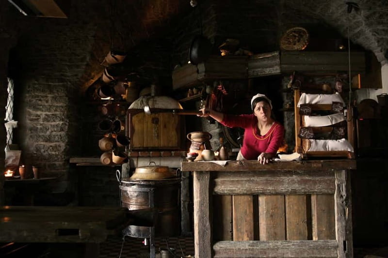 Tallinn: Estonian Food, Drinks and History Tour - A meal that doubles as a history lesson