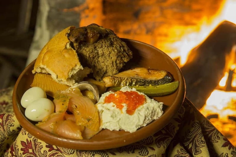 Tallinn: Estonian Food, Drinks and History Tour - The first tastes: medieval drinks and local snacks