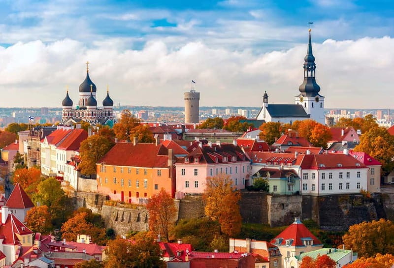 Tallinn: Guided Old Town Historical Walking Tour - The guides and the tone of the experience