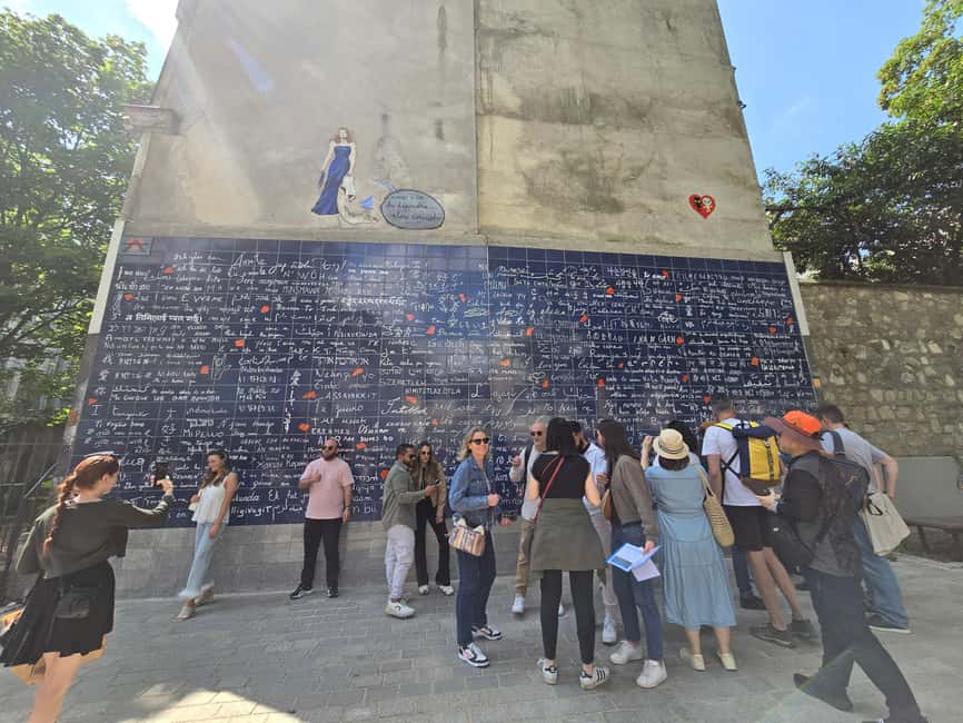 The historic district of Montmartre - Exploring the squares tied to artists