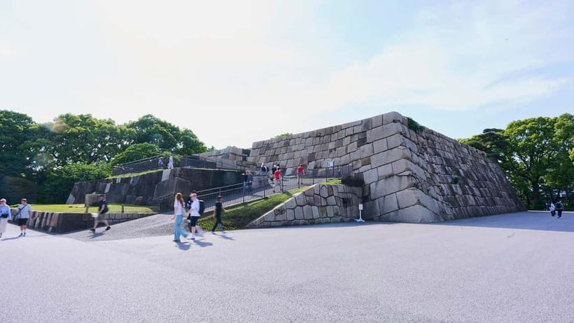 Tokyo Castle & Imperial PalaceーShogun Walking Tour - How the guides shape the experience