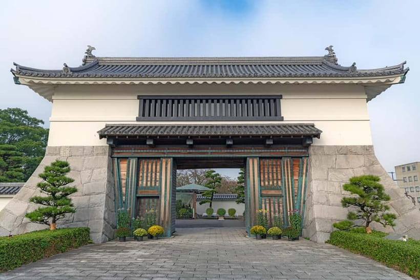 Tokyo: Edo Castle & East Garden of the Imperial Palace Tour - What you will not see