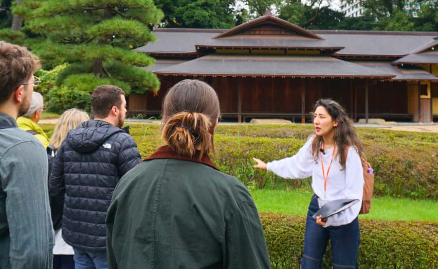 Tokyo: Imperial Palace Japanese History Walking Tour - Key Points