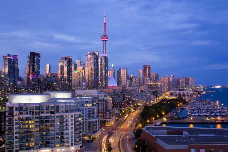Toronto: Niagara Falls & NOTL Heritage Town Guided Day Tour - From downtown Toronto to the Niagara River