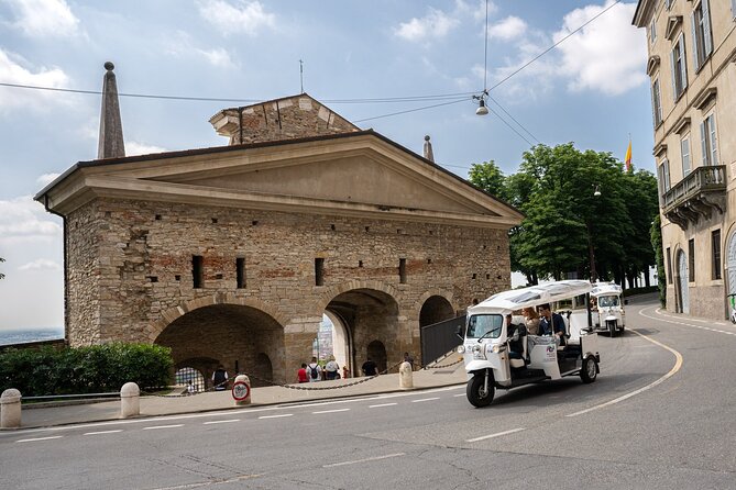 Tuk Tuk tour in Bergamo, Città Alta and the ancient Venetian walls - Eight Minutes at Belvedere della Funicolare