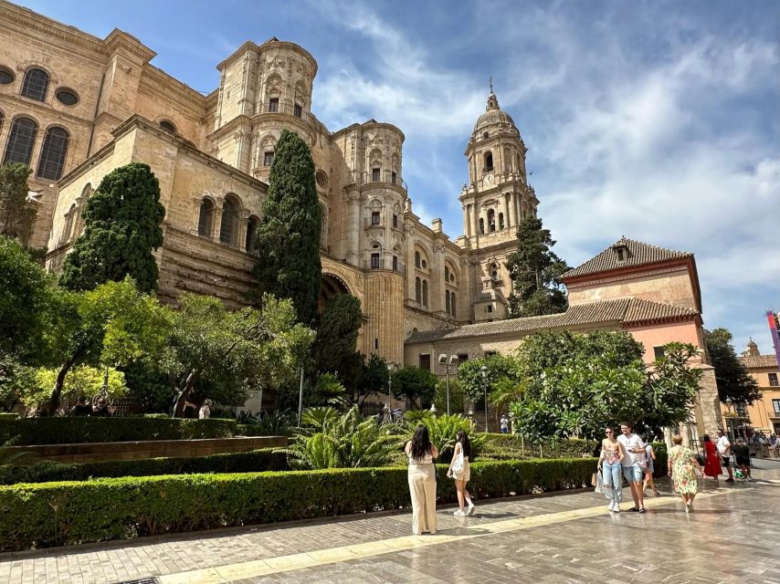 Ultimate Malaga: History and Tapas All Included - What the guides add to the four hours