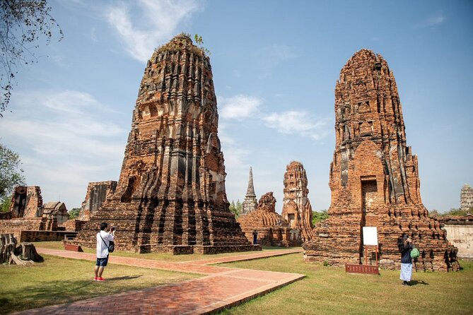 UNESCO's Ayutthaya Historical Park: Full-Day Tour from Bangkok - Wat Mahathat and the famous Buddha head