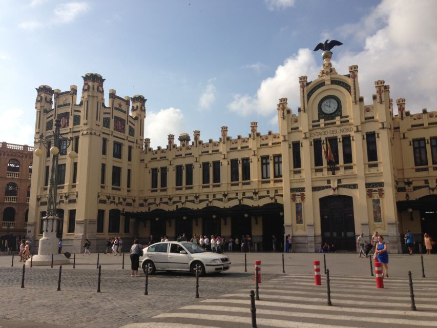 Valencia: Historical Walking Tour - Torres de Serranos sets the medieval tone