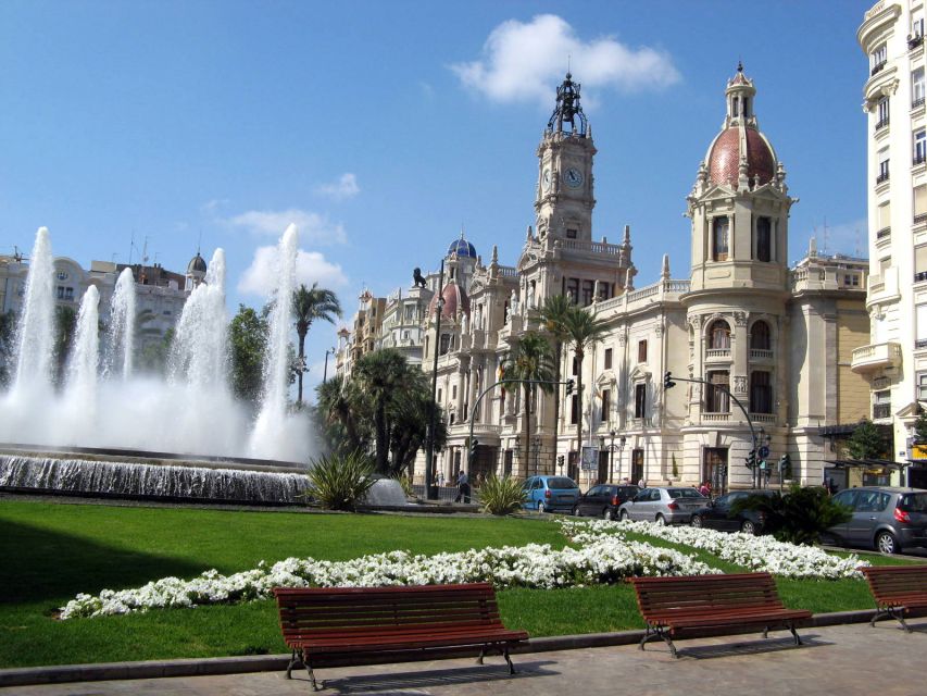 Valencia: Walking Tour of the Medieval City Center - The cathedral’s six architectural chapters