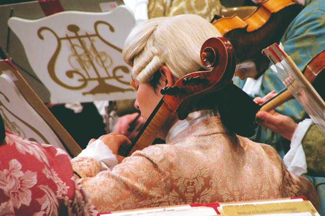 Vienna Mozart Concert in Historical Costumes at the Musikverein - The sound, singers, and stage atmosphere