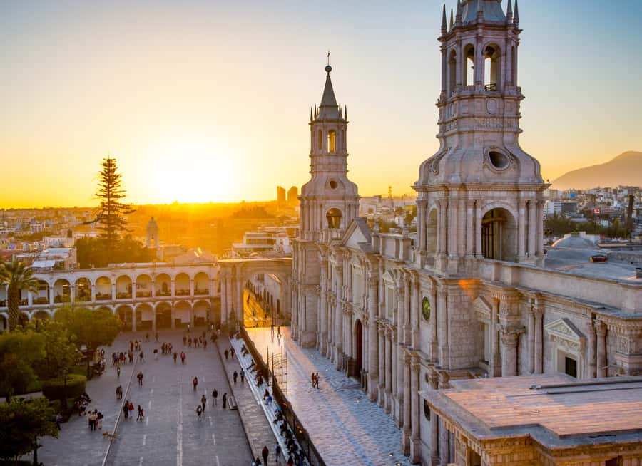 Walking tour in the Historic Center of Arequipa - Plaza de Armas and the White City’s stonework